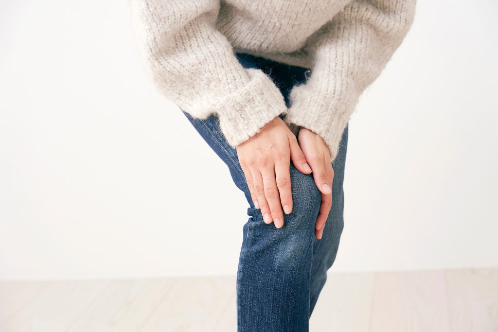 Cold weather or air-conditioning making your joints ache? Learn why arthritis pain worsens in the cold and what you can do to keep moving comfortably this festive season.
