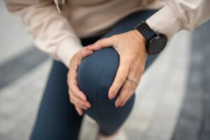 Woman with joint pain in her knee